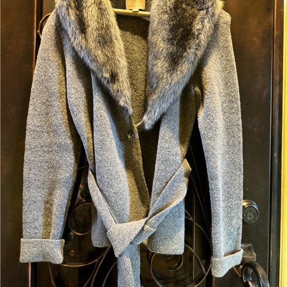 Gorgeous jacket with beautiful fur - Picture 3 of 4